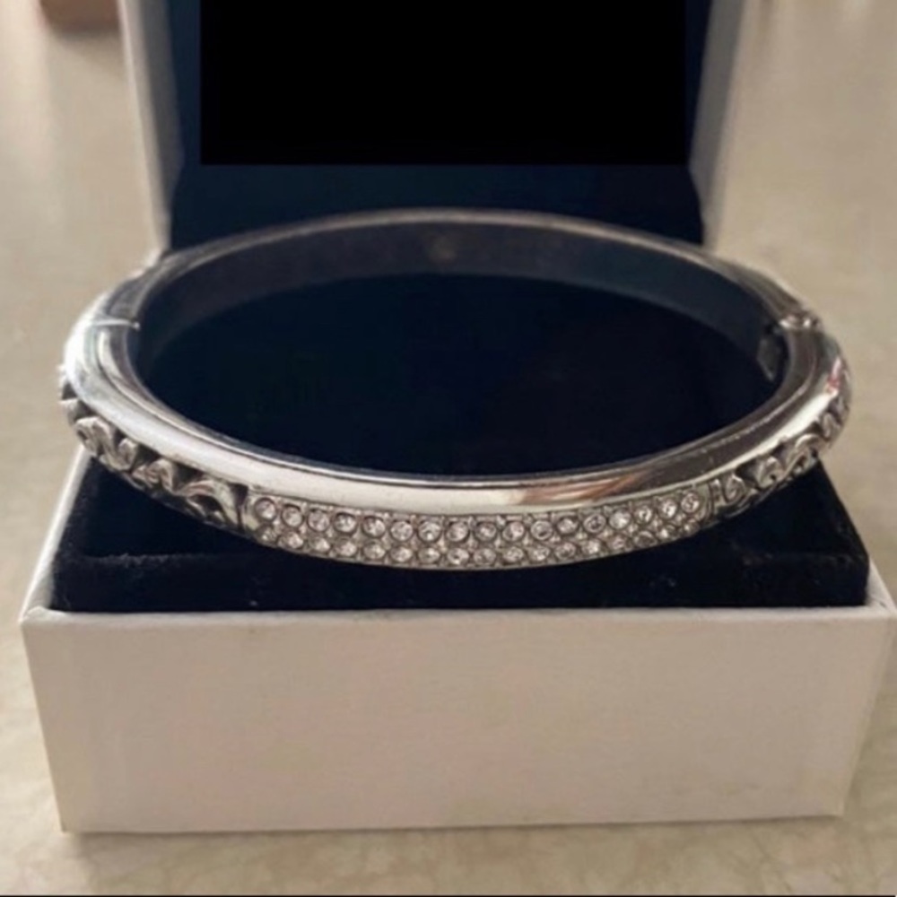 💫𝐁𝐑𝐈𝐆𝐇𝐓𝐎𝐍 CZ hinge bracelet